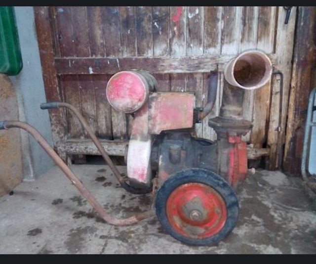 Dos mototes FITA M38