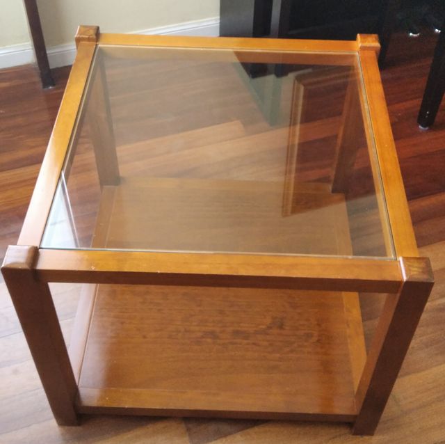 Mesa de madera maciza y cristal,  color cerezo