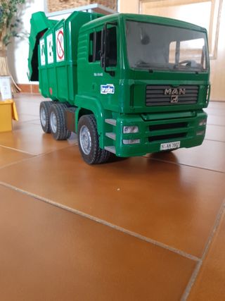 Bruder. Camión de la basura