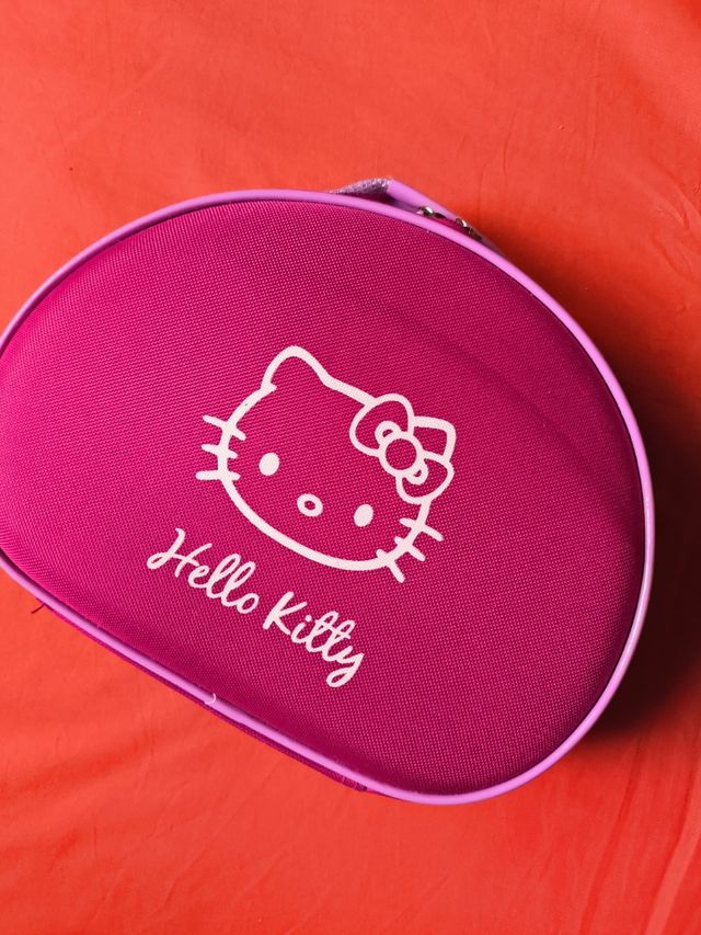 LOTE 6 ARTÍCULOS INFANTILES HELLO KITTY 