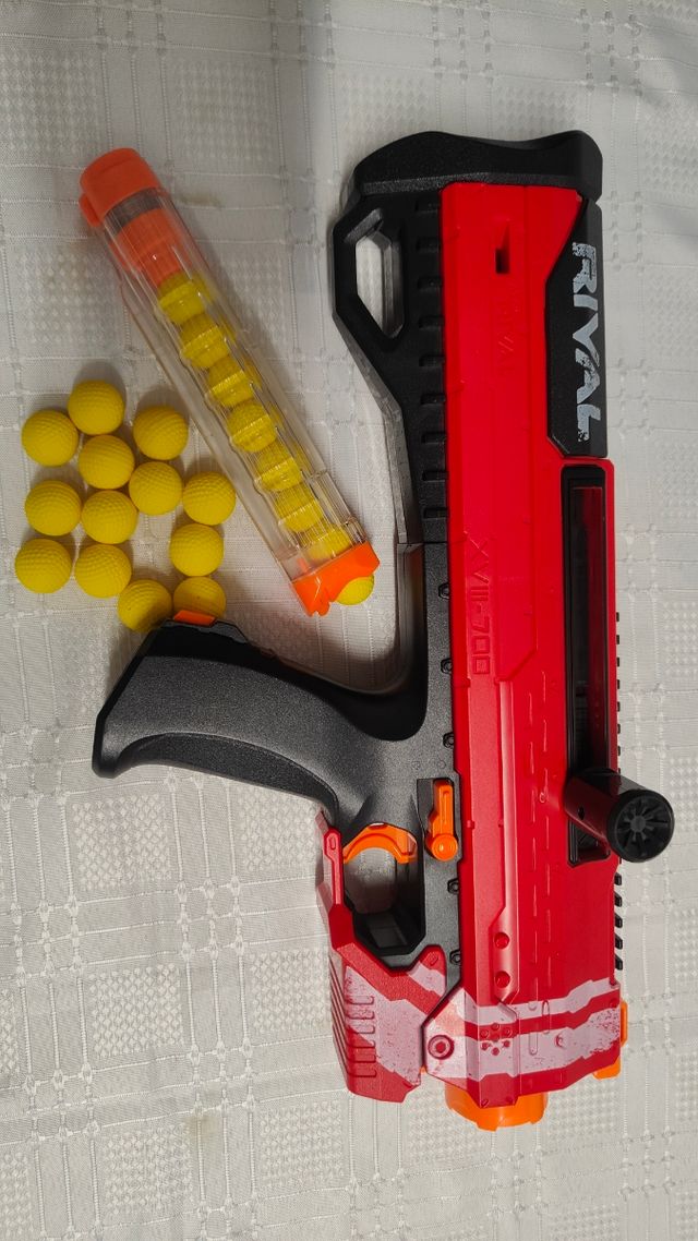 Pistola Nerf Rival XVIII-700