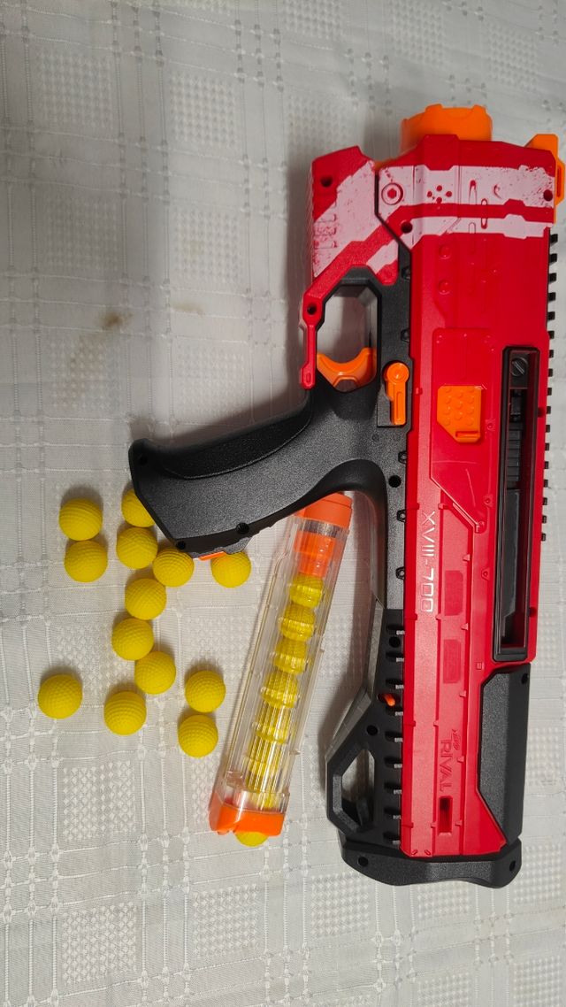 Pistola Nerf Rival XVIII-700