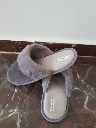 Zapatillas de estar en casa de invierno.