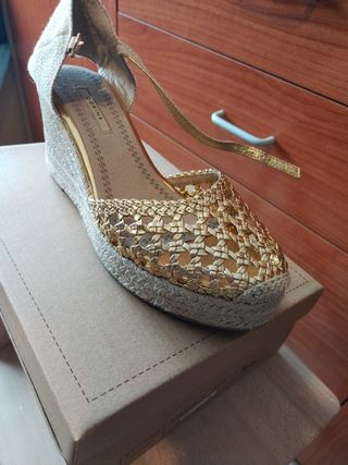 Zapato cuña 39 espartera rejilla dorado