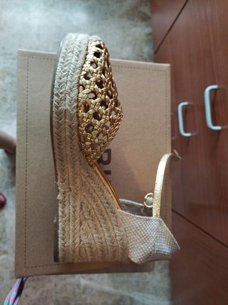 Zapato cuña 39 espartera rejilla dorado