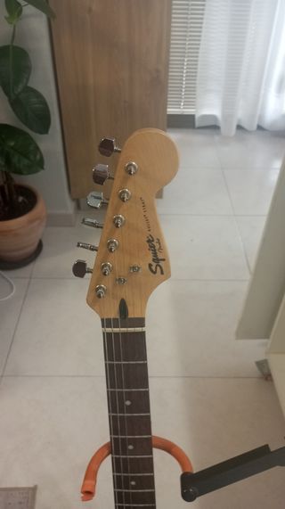 Guitarra strat Fender squier bullet .