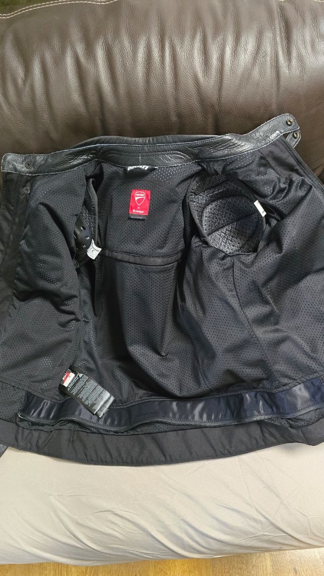 Chaqueta Dainese Ducati piel con protecciones 