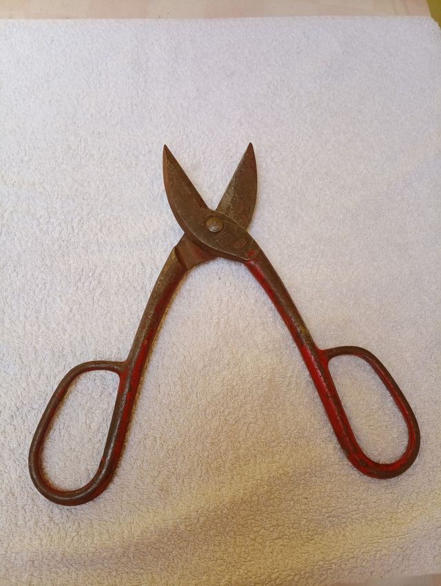 Grande forbici per tagliare metallo