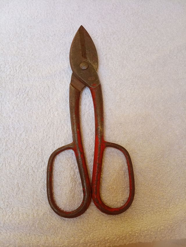 Grande forbici per tagliare metallo