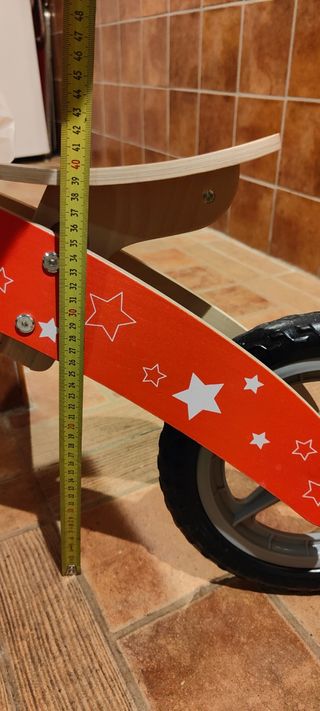 Bicicleta infantil sin pedales.