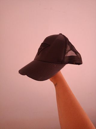 GORRA GUESS