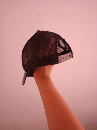 GORRA GUESS