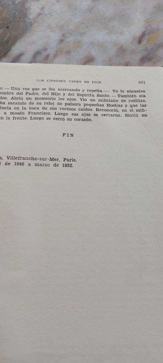 Libro I cipressi credono in Dio