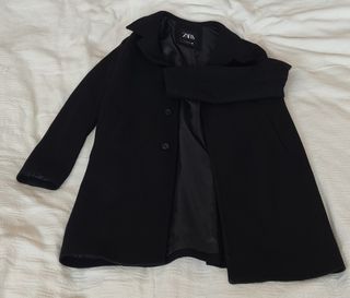 Vendo abrigo negro de Zara. 