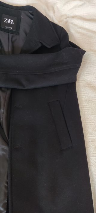 Vendo abrigo negro de Zara. 