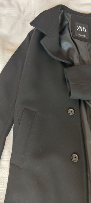 Vendo abrigo negro de Zara. 