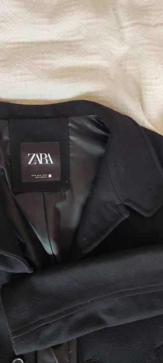 Vendo abrigo negro de Zara. 