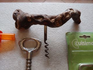 Cavatappi, apribottiglie e apriscatole