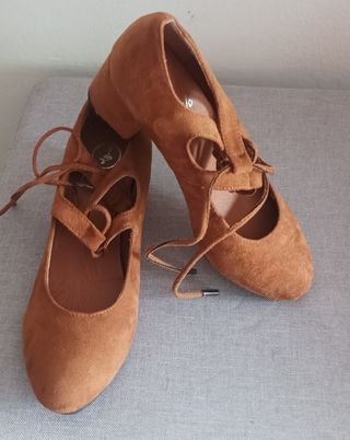6 pares de zapatos el precio es de los 6