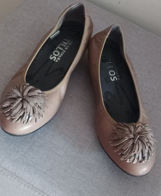 6 pares de zapatos el precio es de los 6