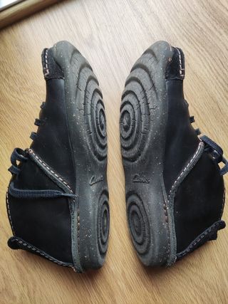 Zapatos clarks piel.