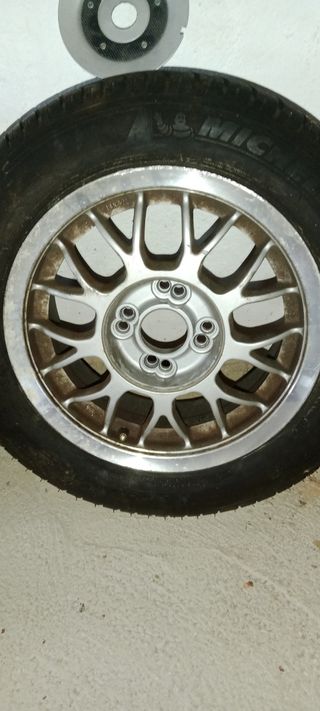 llantas universales de 14 pulgadas ,con 8 agujeros para cualquier vehiculo