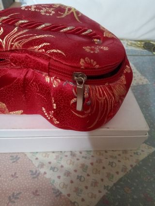 Joyero cajita de seda roja estampada