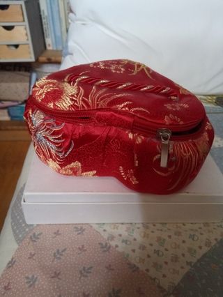 Joyero cajita de seda roja estampada