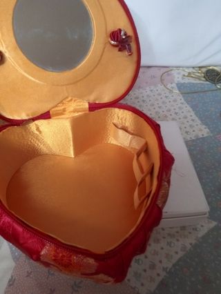 Joyero cajita de seda roja estampada