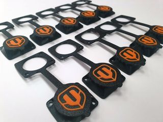 Tapón puerto de carga Mondraker Naranja Mejorado