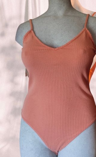 Body naranja pastel "Primark".