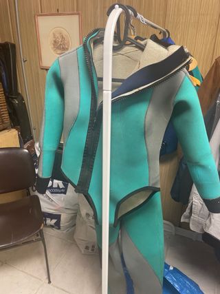 muta sub con salopette