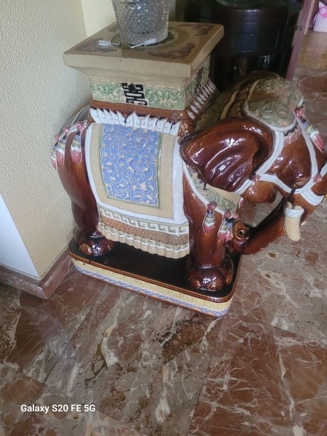 Elefantes de porcelana dos