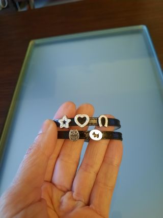 Pulsera charol negra charms plata Agatha