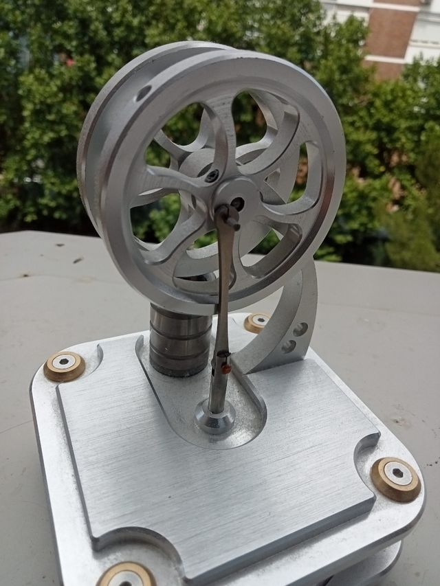 Maquina de vapor. Funciona con diferencia de tempe