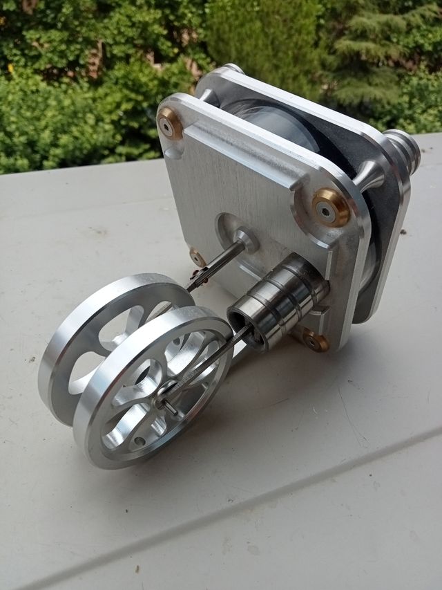 Maquina de vapor. Funciona con diferencia de tempe