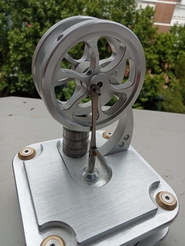 Maquina de vapor. Funciona con diferencia de tempe