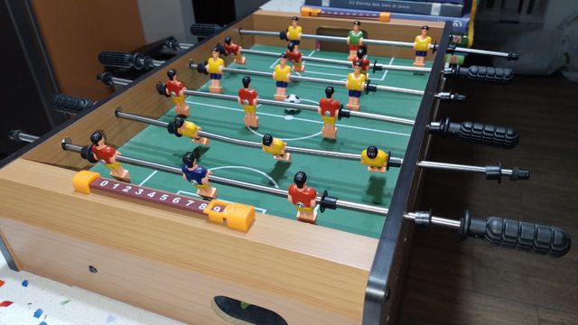Futbolín sobre mesa