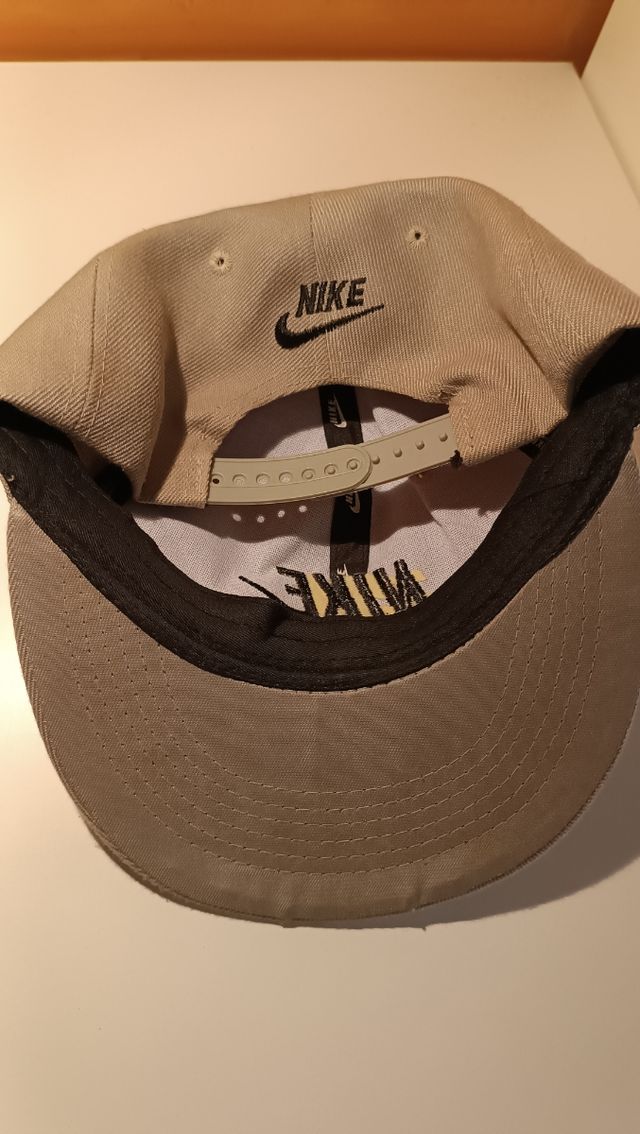 Gorra Nike de diseño clásico de 6 paneles