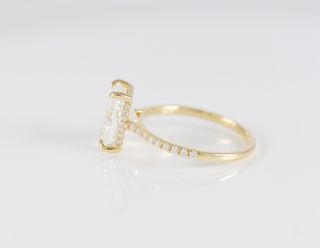 Anillo de compromiso halo oculto oro amarillo 14k