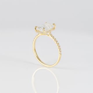 Anillo de compromiso halo oculto oro amarillo 14k