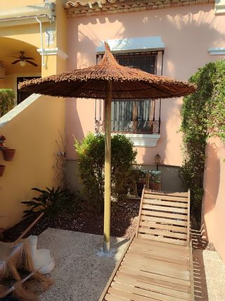 Sombrillas de carri verzo mimbre