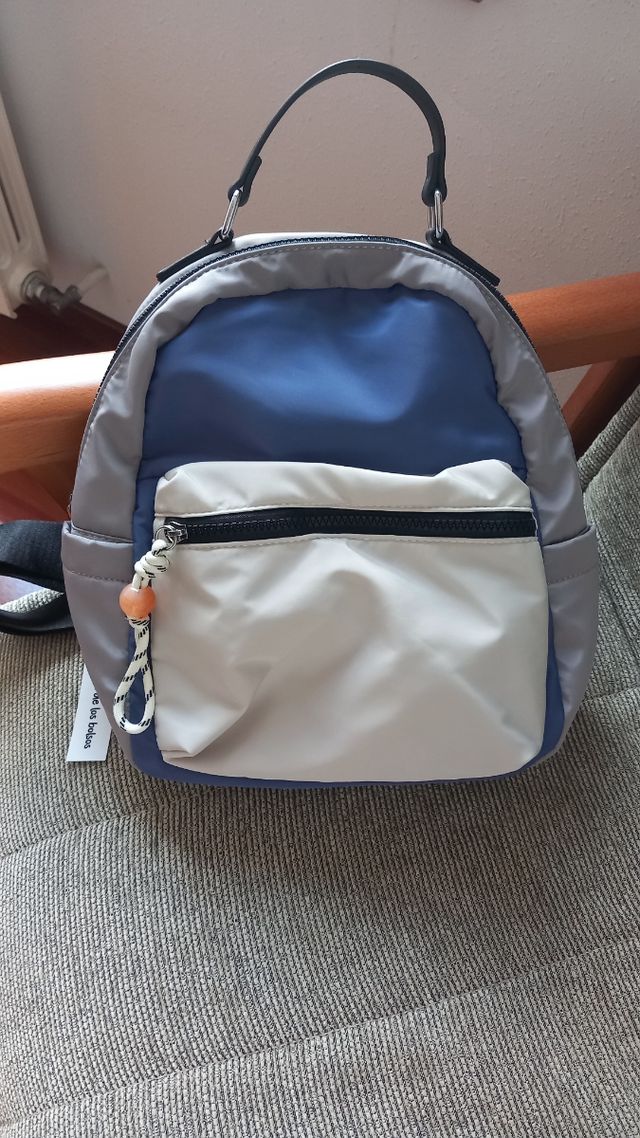 Mochila ligera con varios espacios y un antirobo