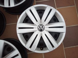 4 tapacubos y 3 llantas originales Volkswagen
