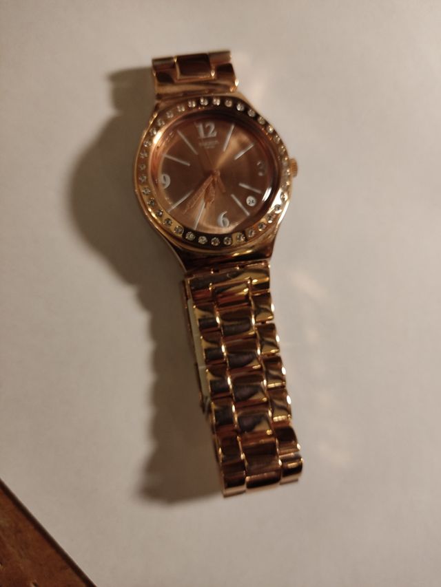 Reloj marca Swatch diámetro 36 mm.