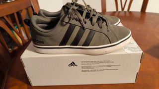 Zapatillas Adidas talla 40.5. 