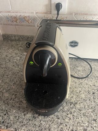 Nespresso cafetera de capsulas como nueva