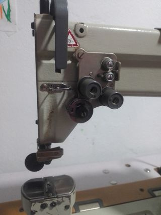 Máquina coser doble aguja
