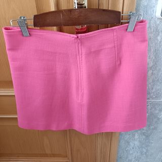 Falda corta rosa chicle t M Zara 