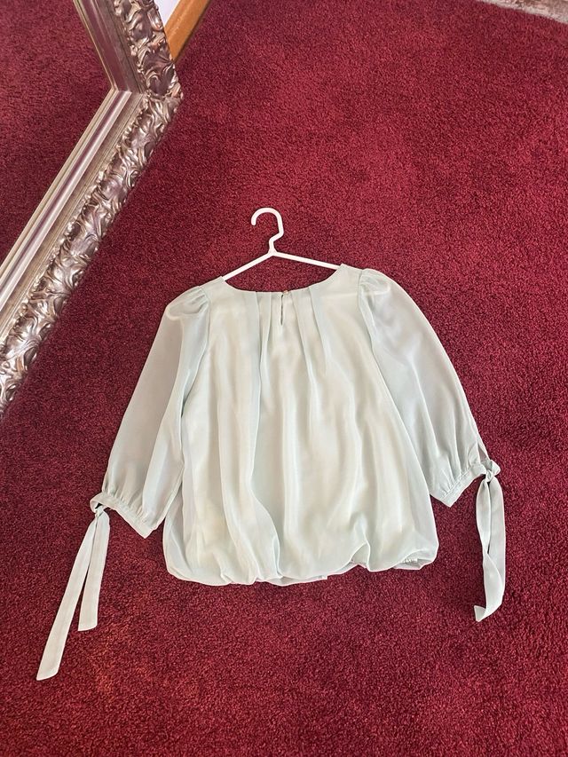 Camisa con mucha caida verde agua